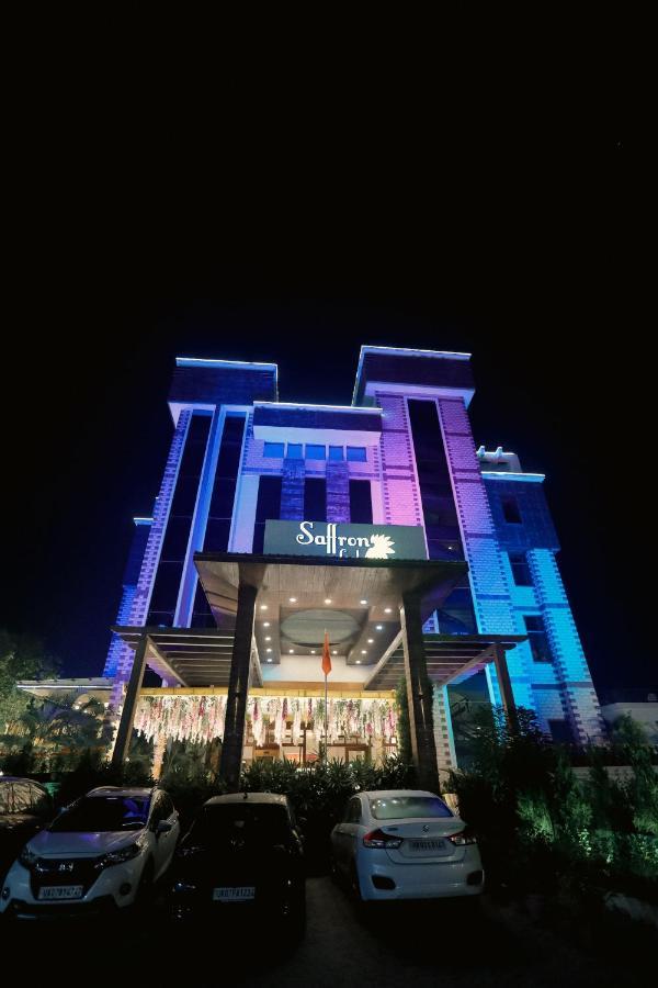 Hotel Saffron Leaf Дехрадун Экстерьер фото
