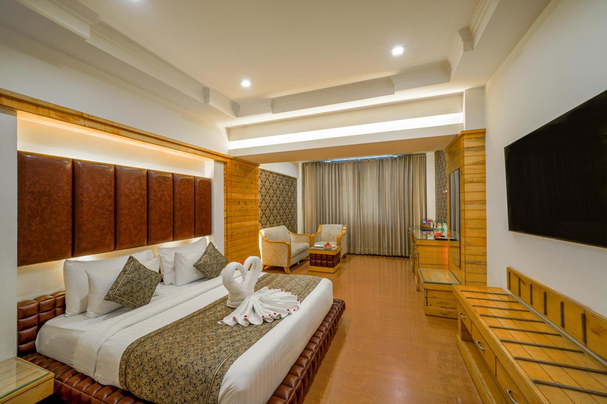 Hotel Saffron Leaf Дехрадун Экстерьер фото