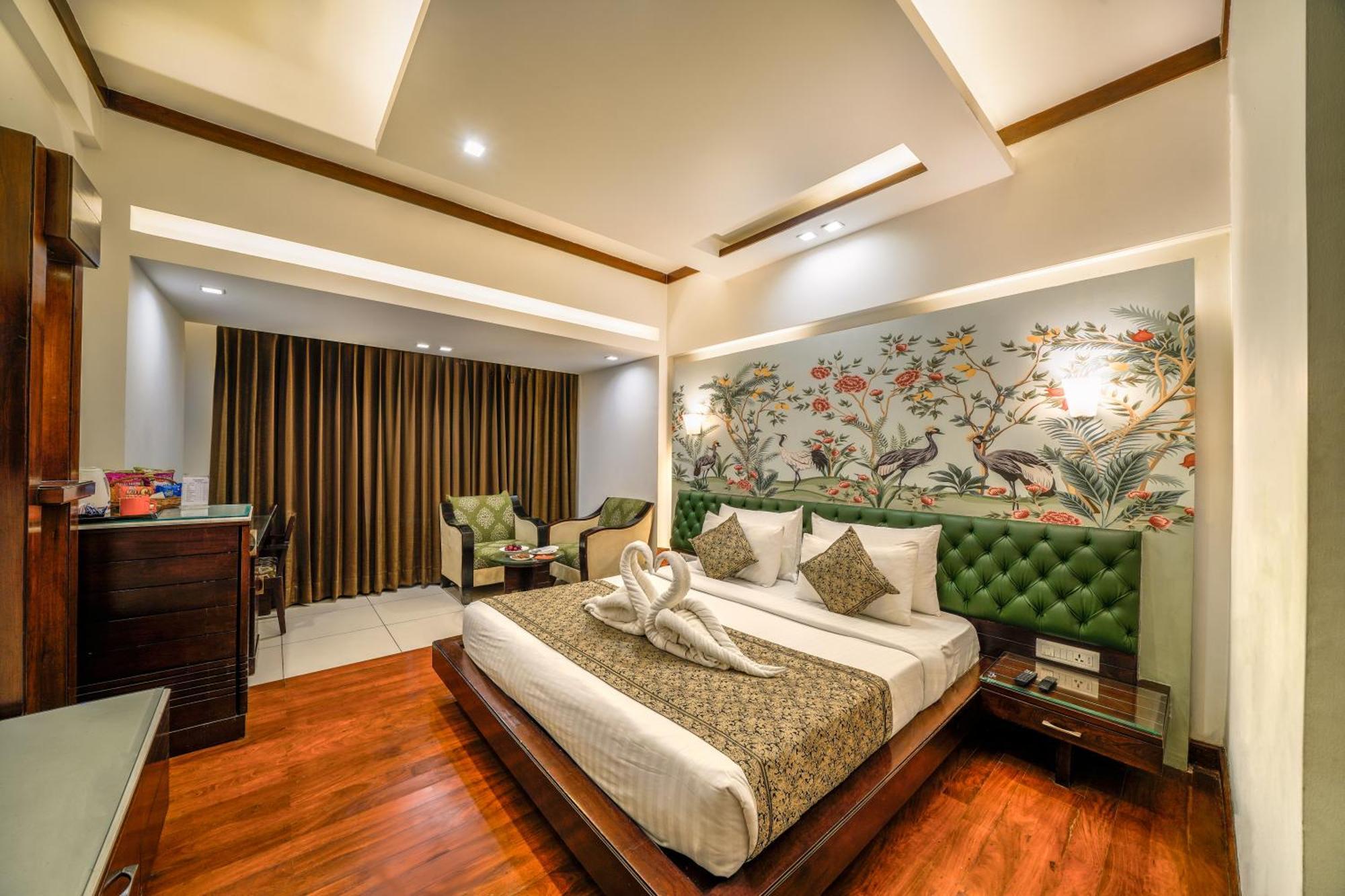 Hotel Saffron Leaf Дехрадун Экстерьер фото