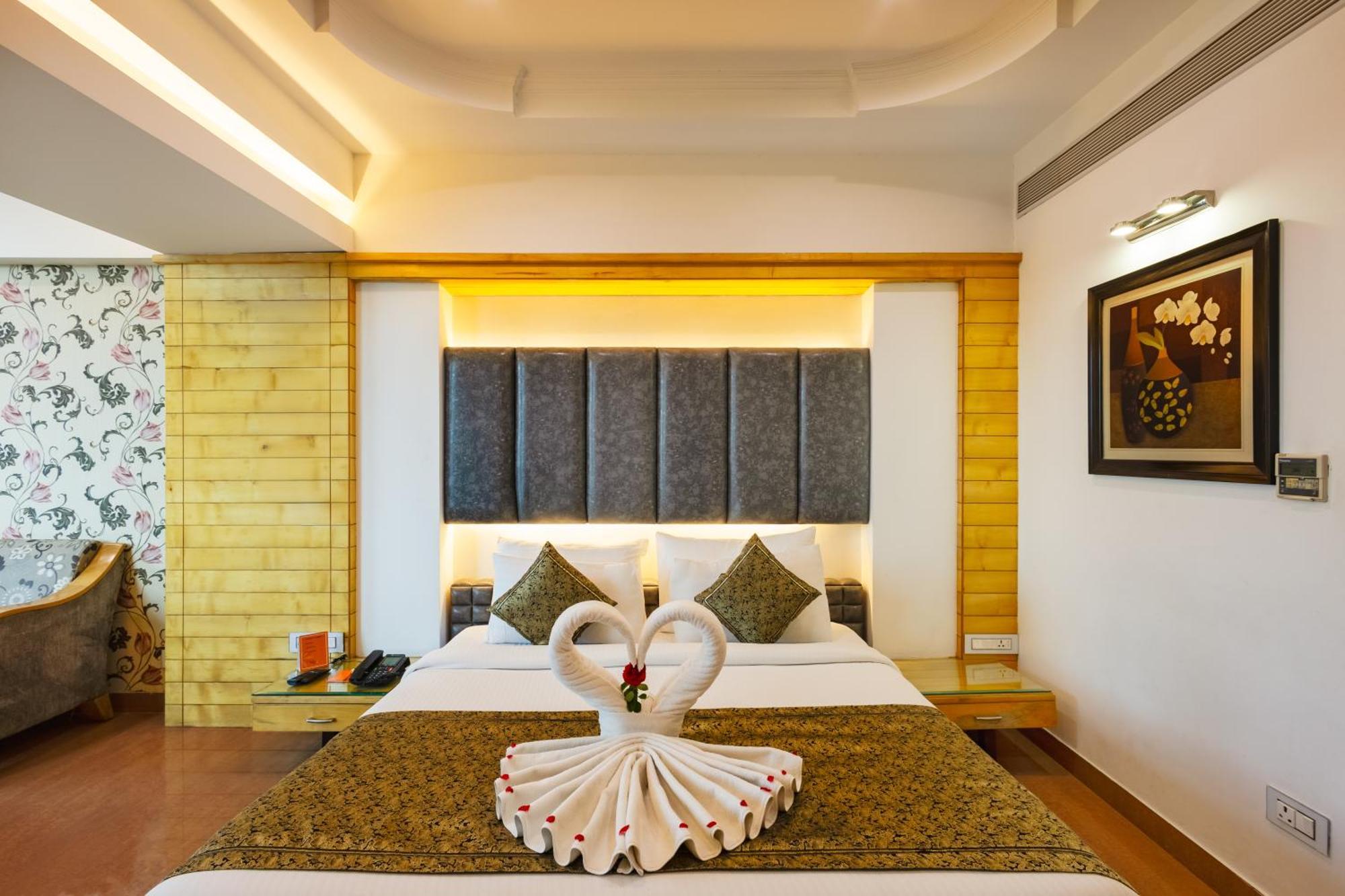 Hotel Saffron Leaf Дехрадун Экстерьер фото