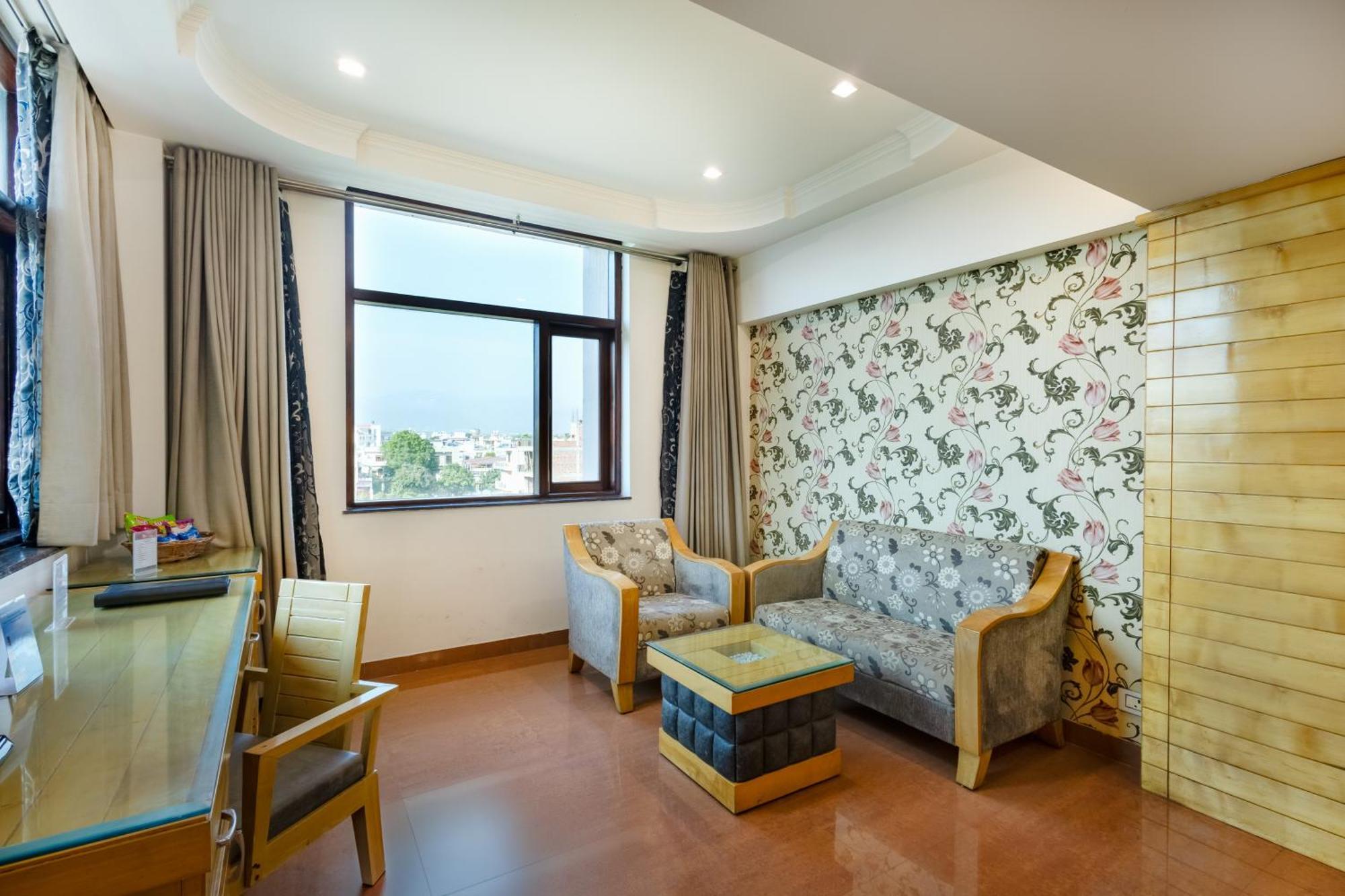 Hotel Saffron Leaf Дехрадун Экстерьер фото