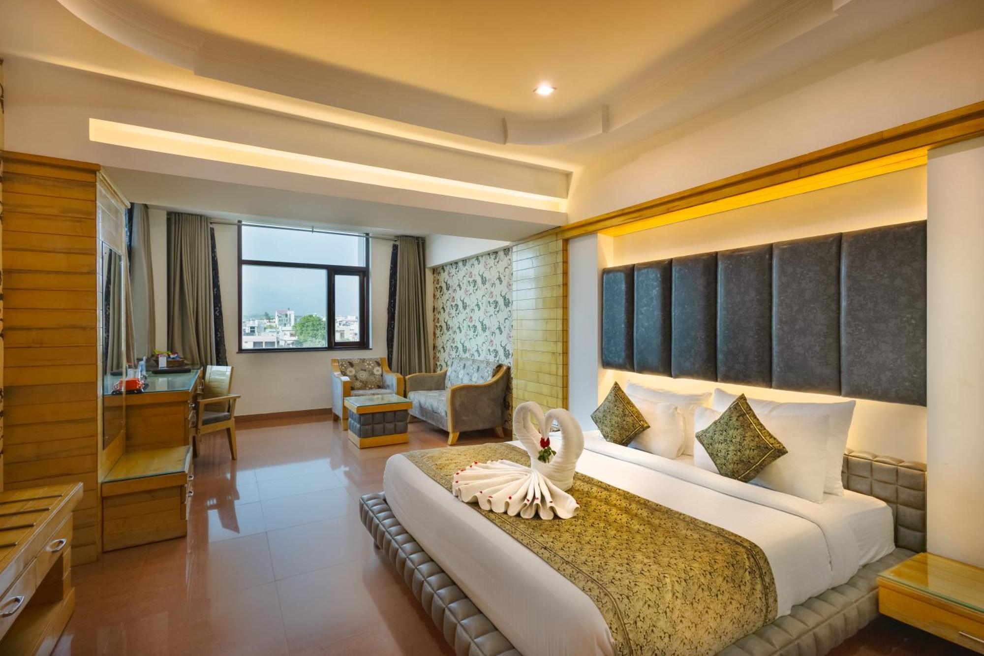 Hotel Saffron Leaf Дехрадун Экстерьер фото
