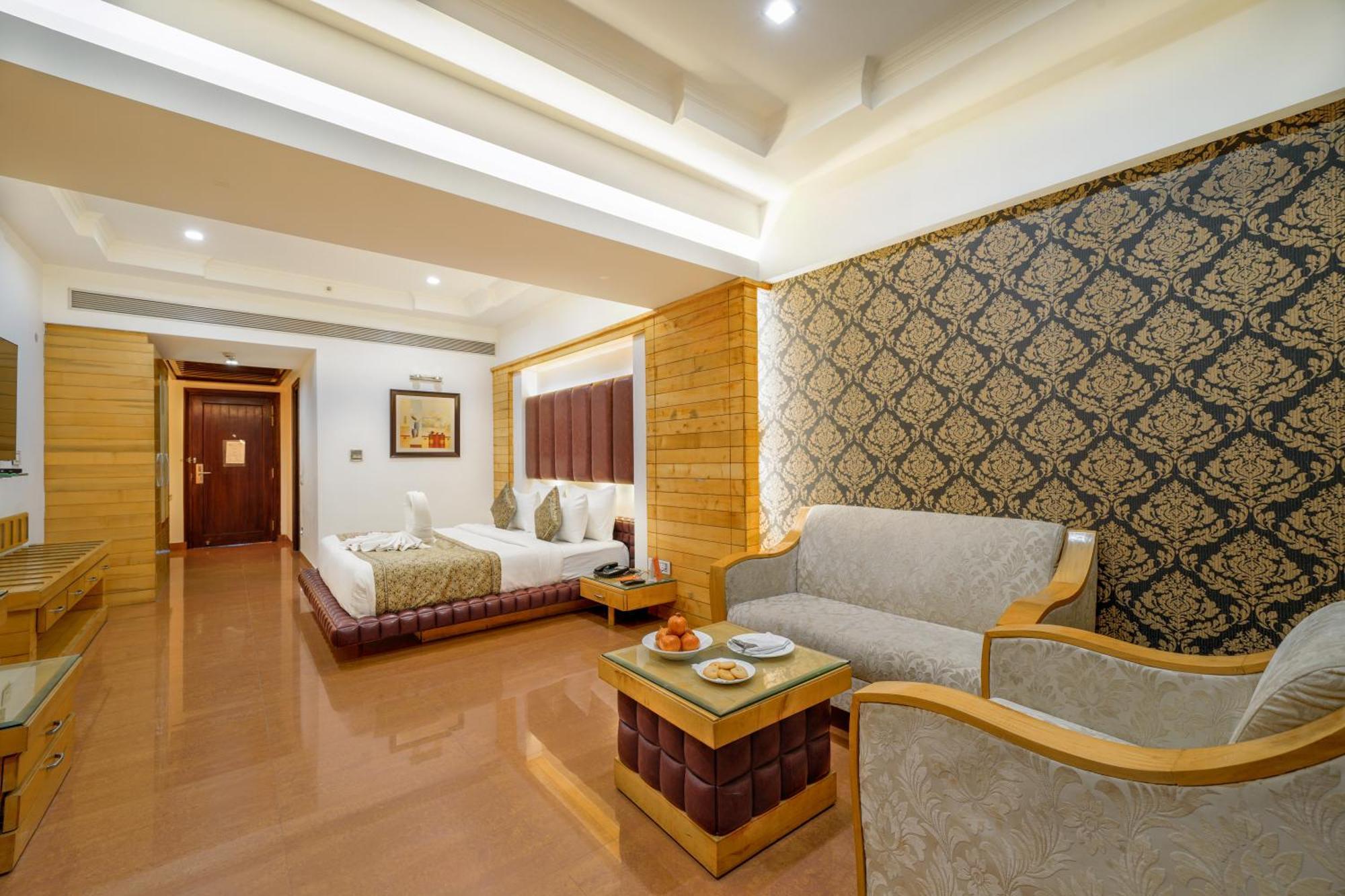 Hotel Saffron Leaf Дехрадун Экстерьер фото
