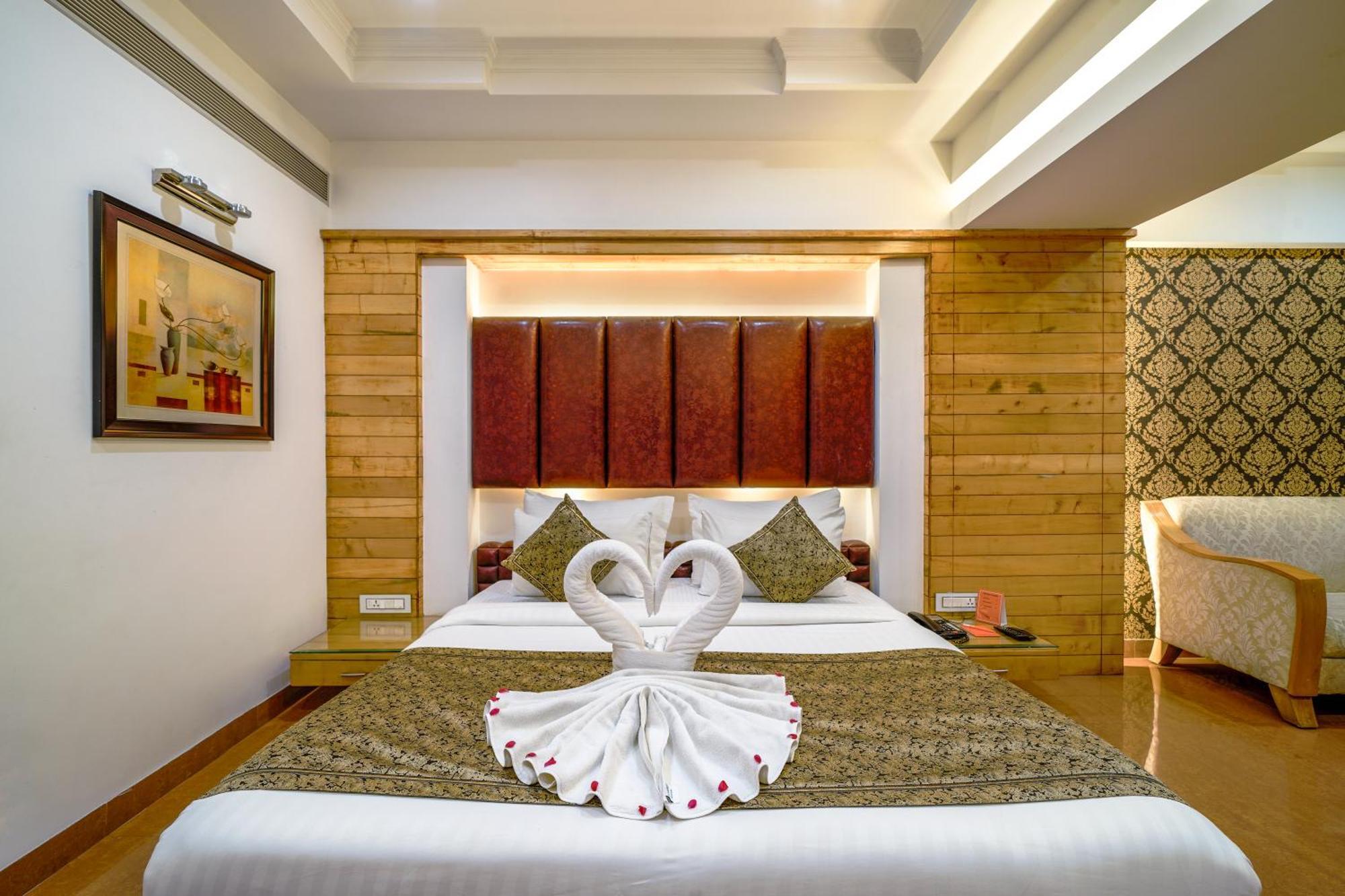Hotel Saffron Leaf Дехрадун Экстерьер фото