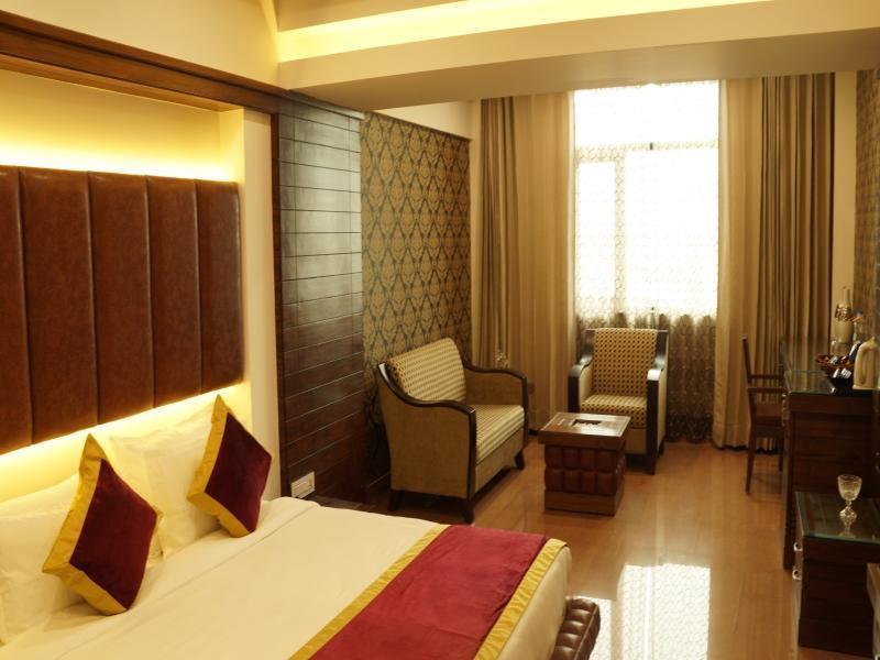 Hotel Saffron Leaf Дехрадун Экстерьер фото