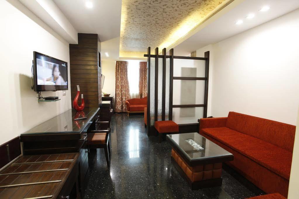 Hotel Saffron Leaf Дехрадун Экстерьер фото