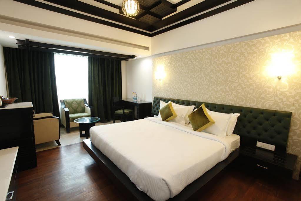 Hotel Saffron Leaf Дехрадун Экстерьер фото